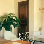 מלון La Ponche 5*