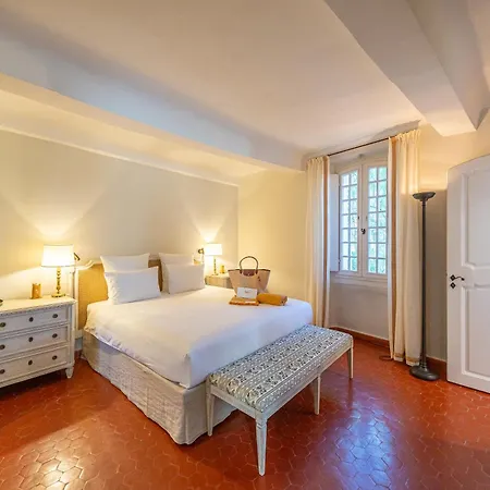 Отель La Ponche 5*